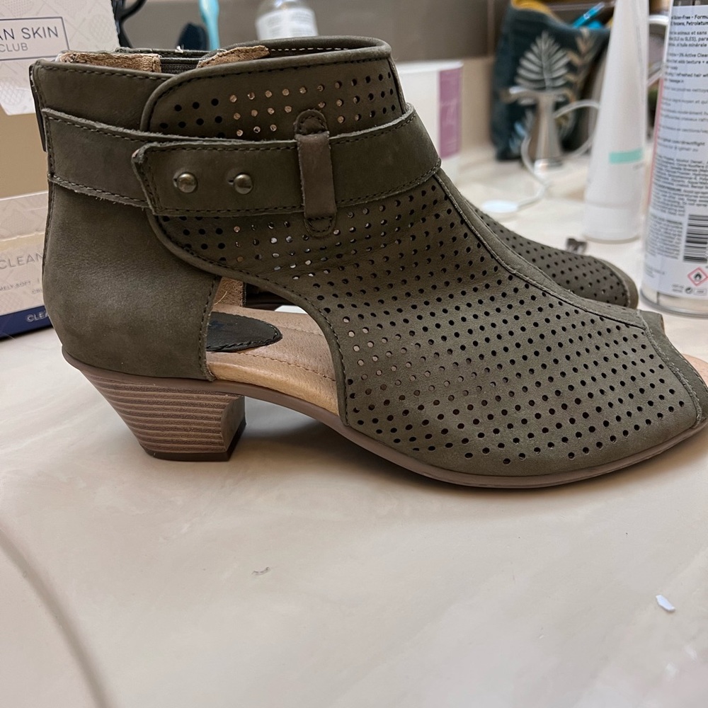 Earth peep toe booties. Size 7.5 olive green